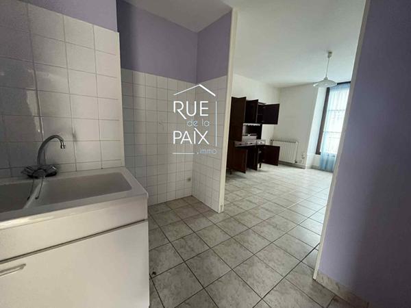 86270 LA ROCHE POSAY Idéal investisseur, projet touristique ou commerçant !