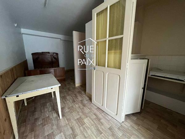 86270 LA ROCHE POSAY Idéal investisseur, projet touristique ou commerçant !