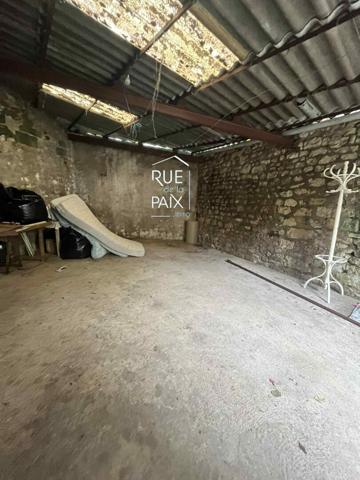 86270 LA ROCHE POSAY Idéal investisseur, projet touristique ou commerçant !