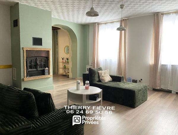 A VENDRE - NOYANT 49490  CENTRE BOURG Maison 6 pièces  de 147 m2