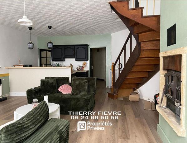 A VENDRE - NOYANT 49490  CENTRE BOURG Maison 6 pièces  de 147 m2