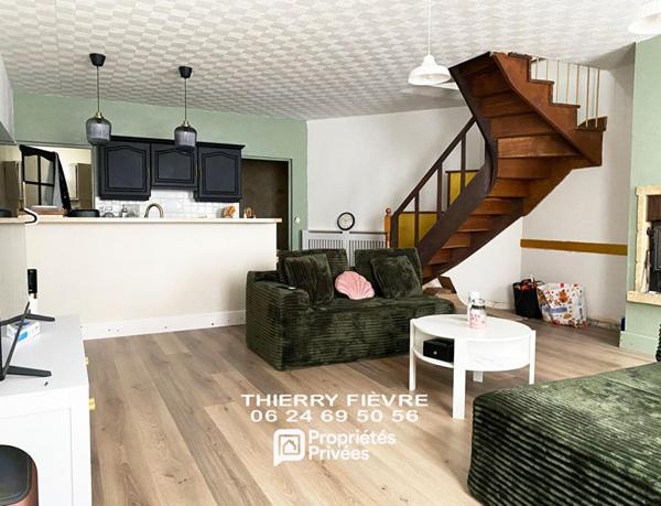 A VENDRE - NOYANT 49490  CENTRE BOURG Maison 6 pièces  de 147 m2