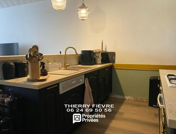 A VENDRE - NOYANT 49490  CENTRE BOURG Maison 6 pièces  de 147 m2
