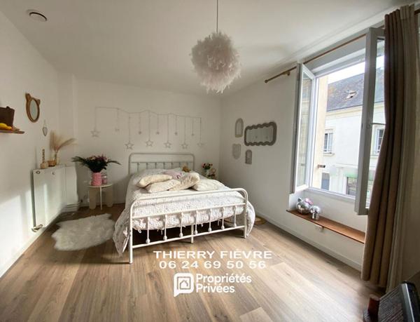A VENDRE - NOYANT 49490  CENTRE BOURG Maison 6 pièces  de 147 m2
