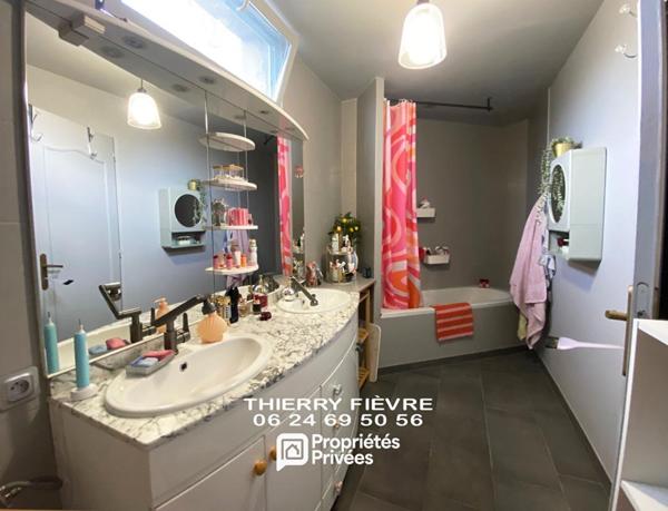 A VENDRE - NOYANT 49490  CENTRE BOURG Maison 6 pièces  de 147 m2