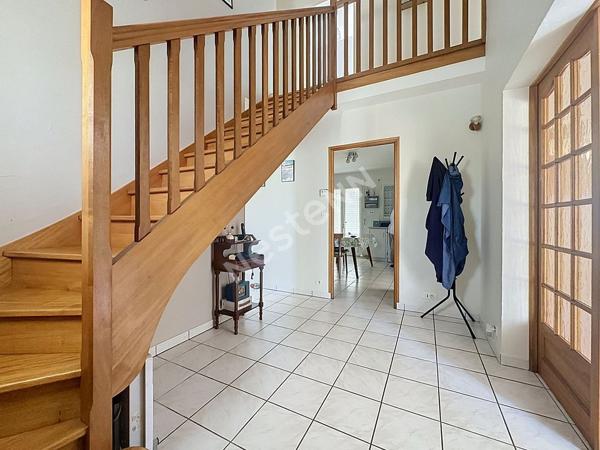 Maison à vendre à ANCENIS quartier bois jauni avec trois chambres, garage et jardin.