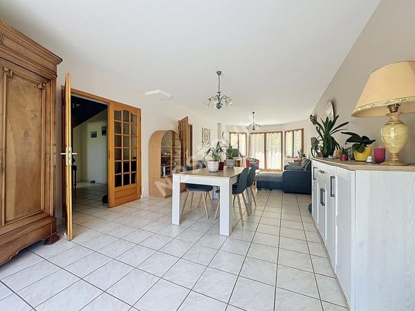 Maison à vendre à ANCENIS quartier bois jauni avec trois chambres, garage et jardin.