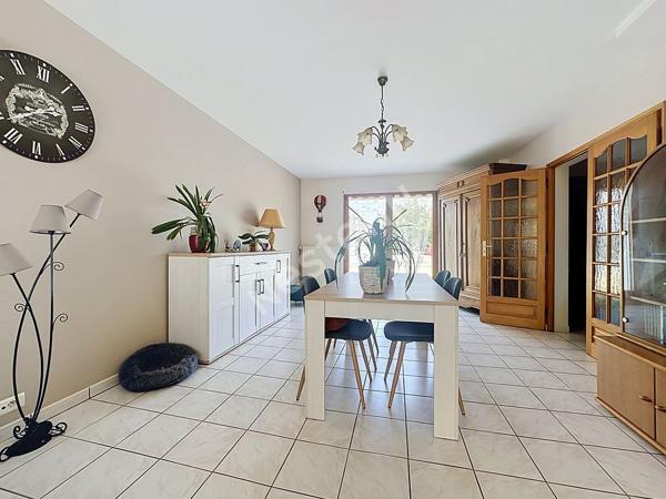 Maison à vendre à ANCENIS quartier bois jauni avec trois chambres, garage et jardin.