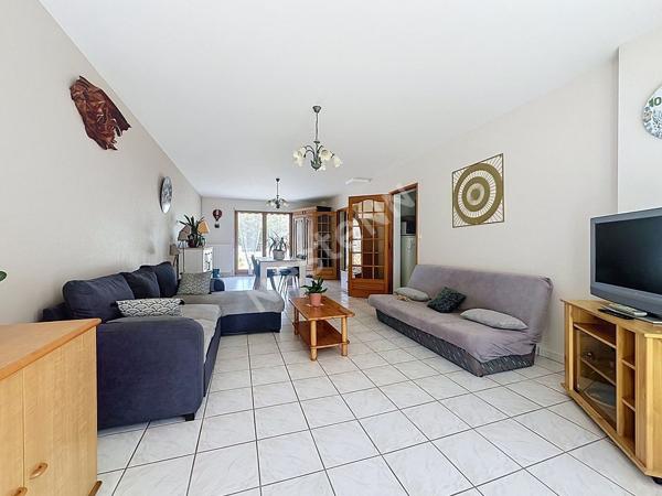 Maison à vendre à ANCENIS quartier bois jauni avec trois chambres, garage et jardin.