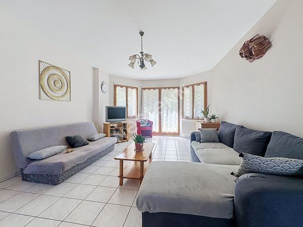 Maison à vendre à ANCENIS quartier bois jauni avec trois chambres, garage et jardin.