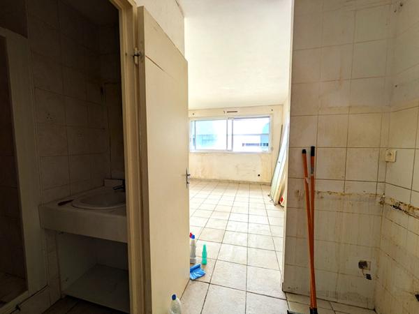 Appartement Studio à Rénover - Opportunité Investissement  à Marina Baie des Anges