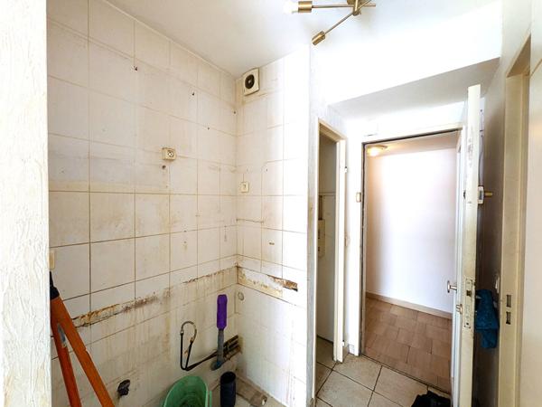 Appartement Studio à Rénover - Opportunité Investissement  à Marina Baie des Anges