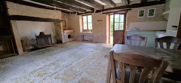 Maison composée de deux parties à vendre 5 pièces LA CHAPELLE AUBAREIL (24)
