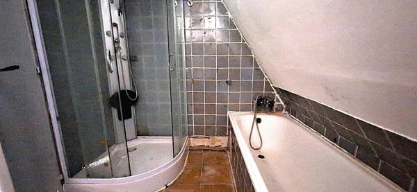 Maison composée de deux parties à vendre 5 pièces LA CHAPELLE AUBAREIL (24)