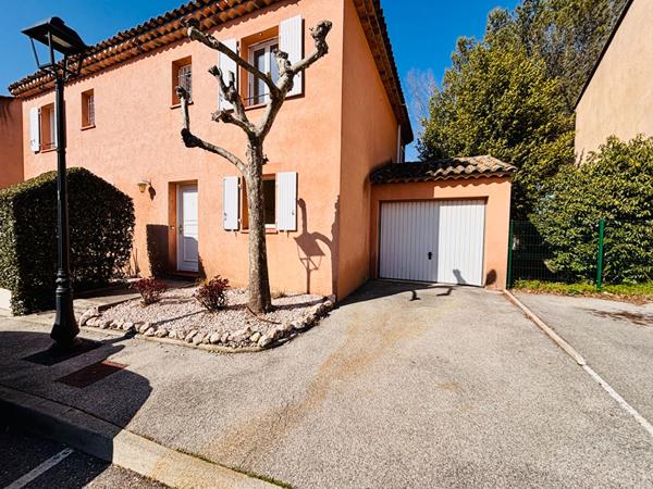 Maison Golf de Pont Royal  3 chambres garage et piscine