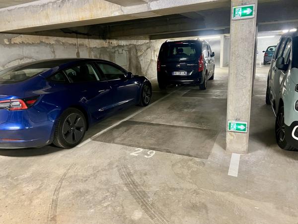 Parking · Location Bordeaux (33000)