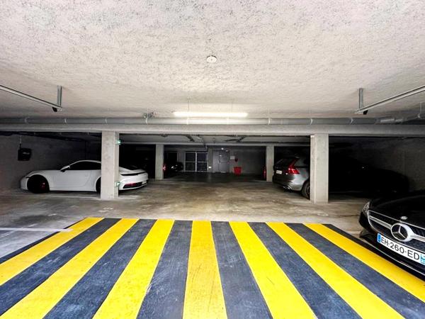 Parking · Location Bordeaux (33000)