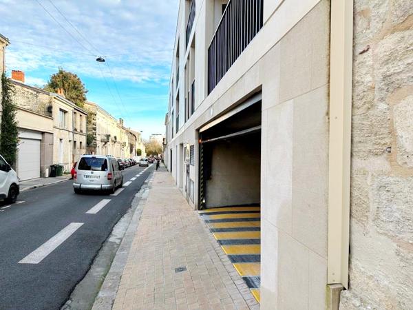 Parking · Location Bordeaux (33000)