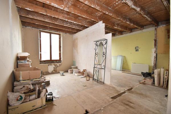 À Vendre – Immeuble avec potentiel locatif intéressant