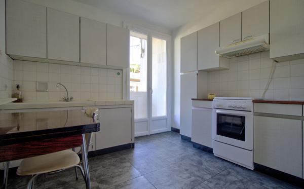 AGEN CENTRE VILLE - Appartement T2 traversant avec jardin, cellier et double balcons au sein d'un quartier recherché.