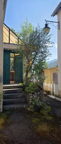 Vente                                                      Maison
                        
                     4 pièces                      109 m2                     à Lourdes