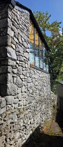 Vente                                                      Maison
                        
                     4 pièces                      109 m2                     à Lourdes