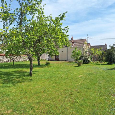 Maison 3 chambres avec beau jardin