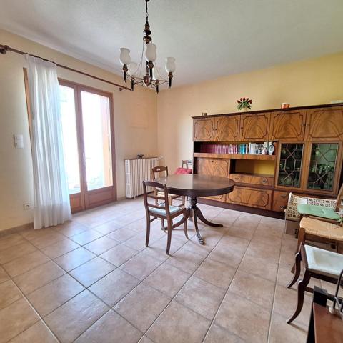 Maison 3 chambres avec beau jardin