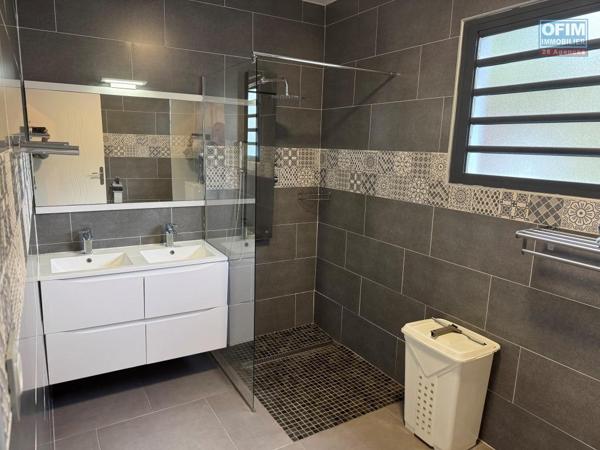 A louer superbe appartement de type F3 MEUBLE, résidence récente, secteur calme