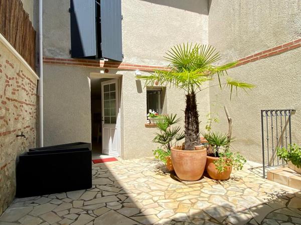 AGEN - Appartement de type 2 bis meublé avec cour
