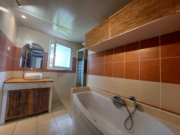 A louer LUCBAREZ ET BARGUES Maison de plain-pied garage suite parentale et 2 chambres
