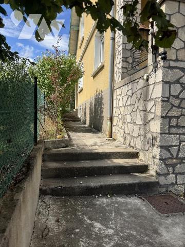 BELLE MAISON T6 AVEC GARAGE ET JARDIN CLOS