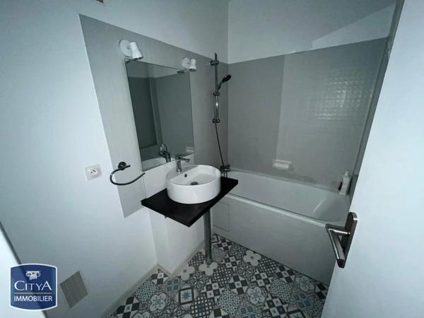 Appartement à louer 3 pièces 65.19m² Tours (37200)