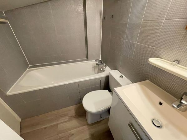 PARIS 17è Métro Argentine ou Maillot Studio avec mezzanine 39.45m2