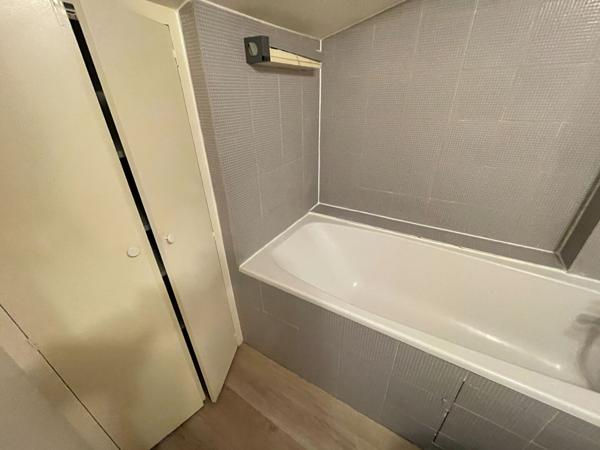 PARIS 17è Métro Argentine ou Maillot Studio avec mezzanine 39.45m2