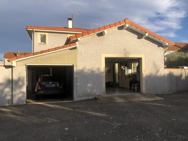 Maison traditionnelle avec 5 chambres et une grande pièce à vivre..