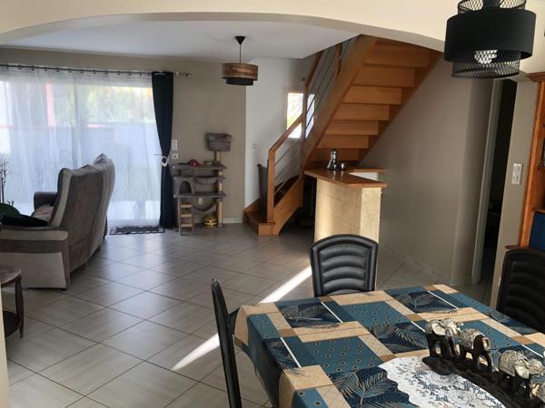 Maison traditionnelle avec 5 chambres et une grande pièce à vivre..