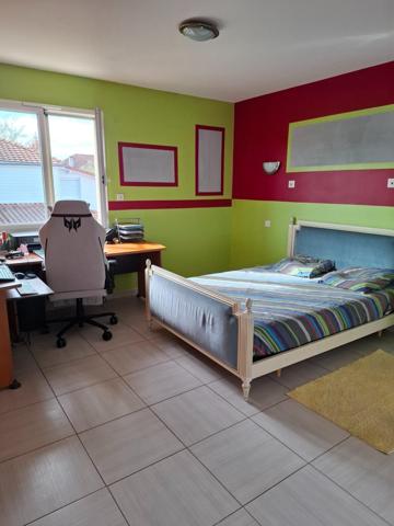 Maison traditionnelle avec 5 chambres et une grande pièce à vivre..