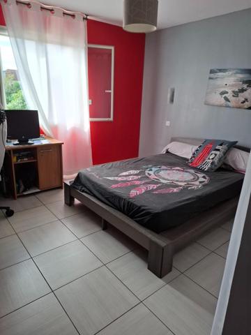 Maison traditionnelle avec 5 chambres et une grande pièce à vivre..