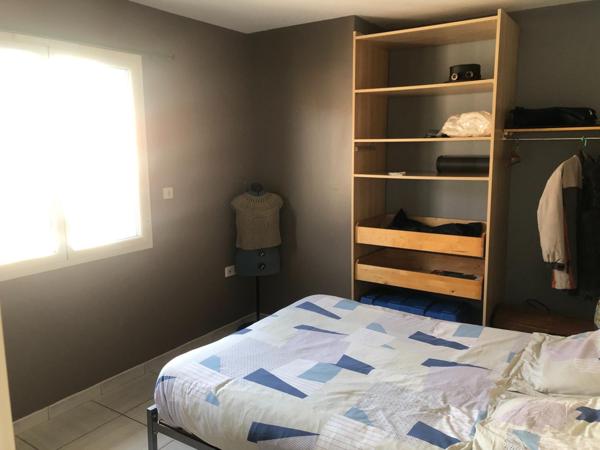 Maison traditionnelle avec 5 chambres et une grande pièce à vivre..