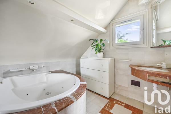 Maison à vendre 8 pièces 190 m² Bougival