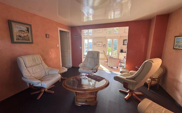 Maison à vendre    5 pièces • 167 m2 Rostrenen