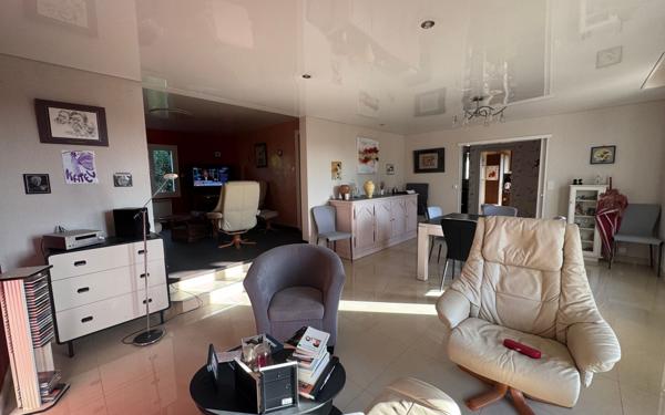 Maison à vendre    5 pièces • 167 m2 Rostrenen