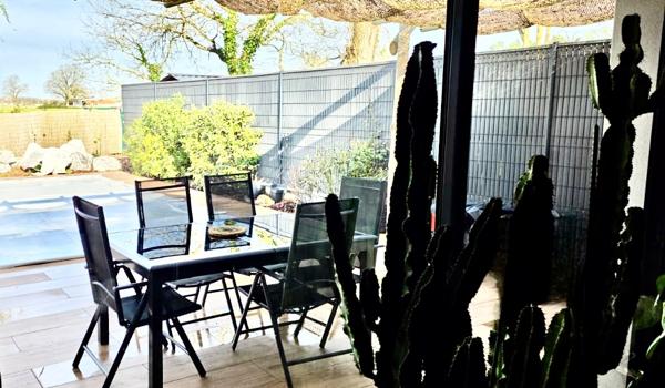 Maison plain-pied La CHEVROLIERE, piscine , jardin clos 399 900 € FAI 3420ND – nantes Sud Immobilier