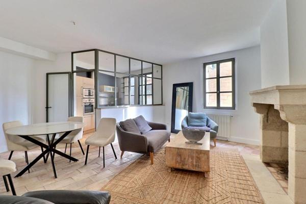 Maison de ville rénovée avec terrasse et garage