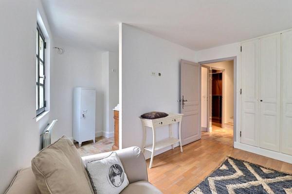 Maison de ville rénovée avec terrasse et garage