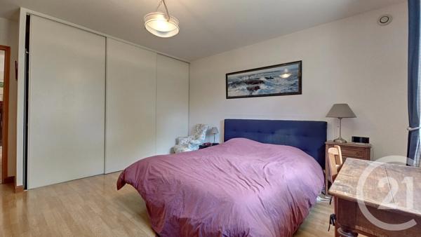 Maison à vendre  6 pièces - 191 m 2   SURZUR  - 56