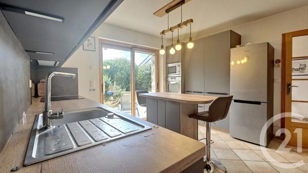 Maison à vendre  6 pièces - 191 m 2   SURZUR  - 56