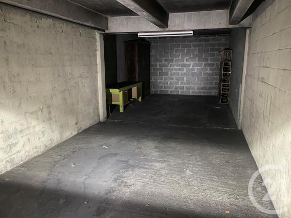 Parking à vendre  37 m 2   LYON  - 69003