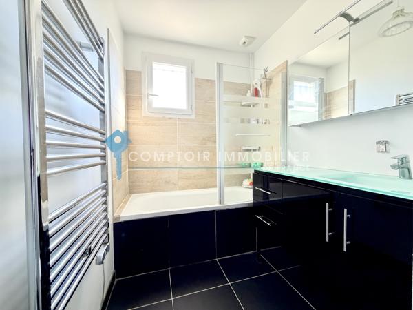 Maison
                                                                                                                                                                                                                                                                                                                        5 pièce(s)                                                                                                                                                                                                          4 chambre(s)                                                                                                                                                                                                          105  m²